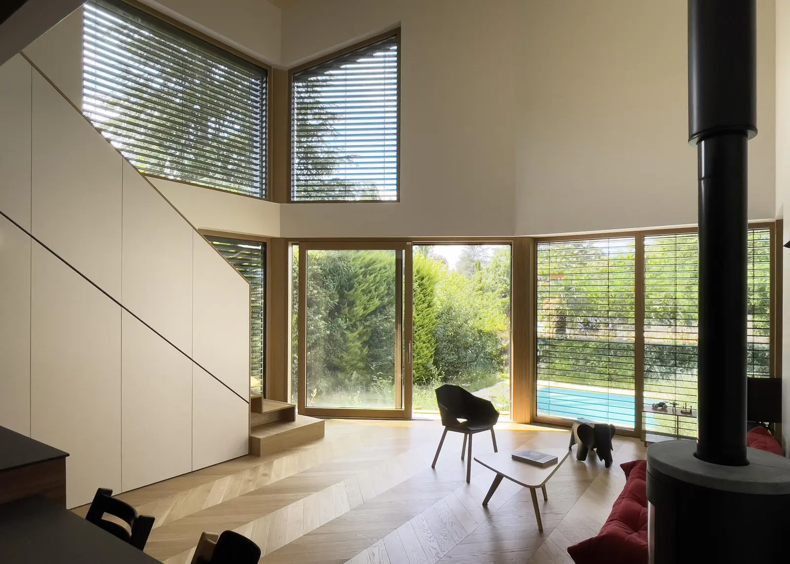 Séjour en double hauteur de la maison passive de Francheville, ouvert sur la mezzanine
