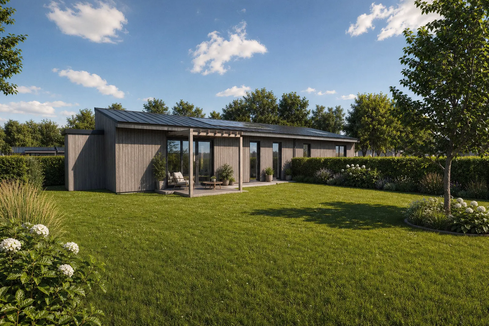 Façade jardin d'une maison passive de Bletterans, pergola bois et baies vitrées toute hauteur