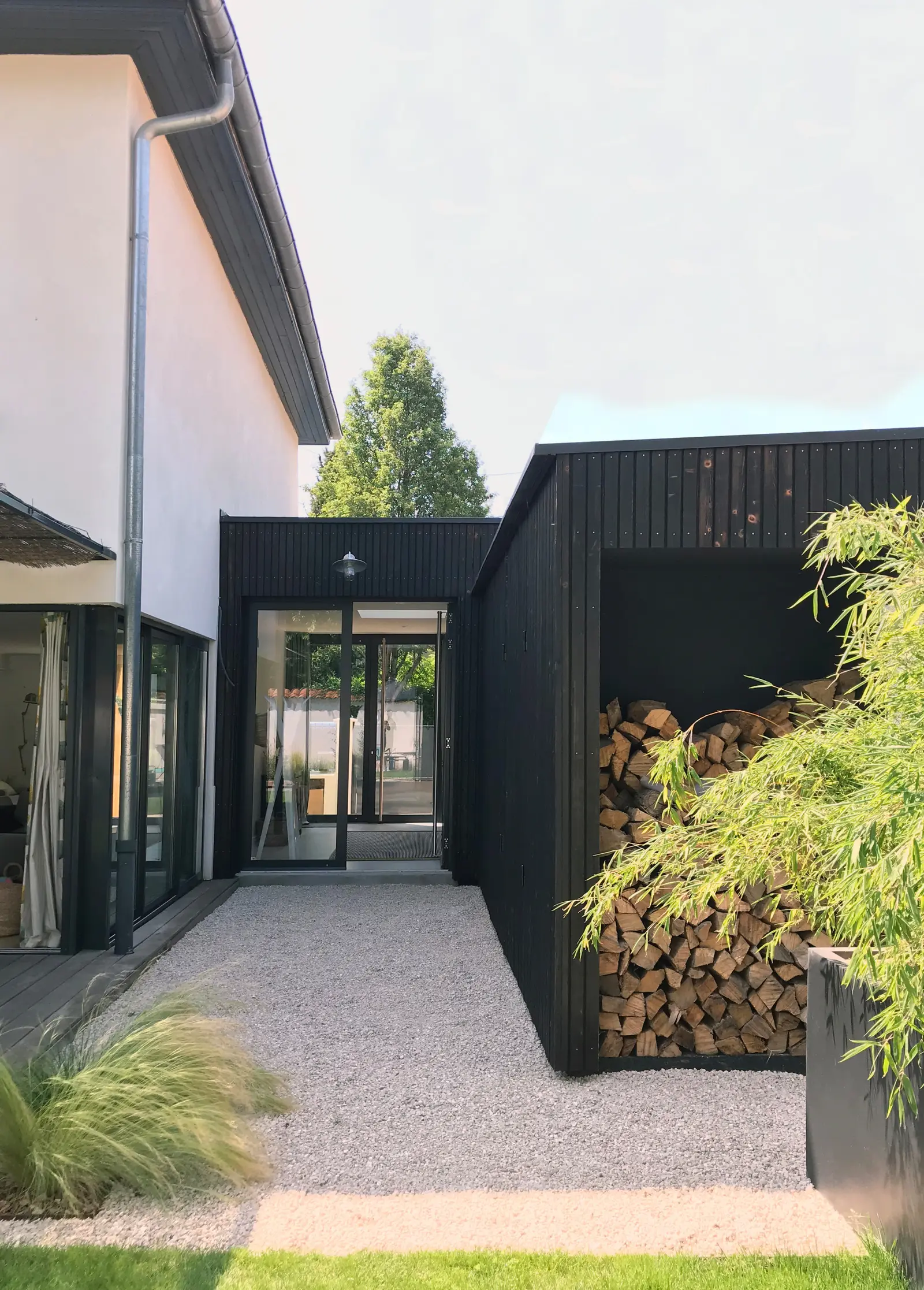 Extension bois brûlé et rangements extérieurs intégrés